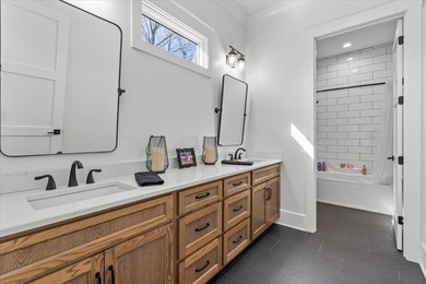 Stunning Modern Farmhouse in Crown Harbor Welcome to this - photo 45