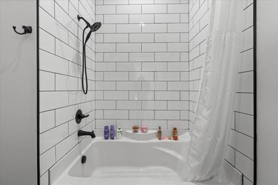Stunning Modern Farmhouse in Crown Harbor Welcome to this - photo 46
