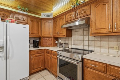 Experience peaceful country living with this beautifully crafted - photo 7