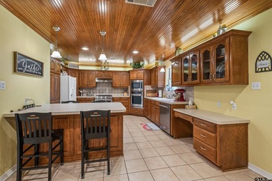 Experience peaceful country living with this beautifully crafted - photo 8