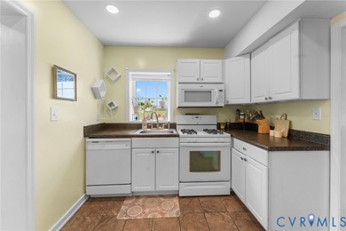 Welcome to this beautiful 1,843 sq ft traditional two-story - photo 6