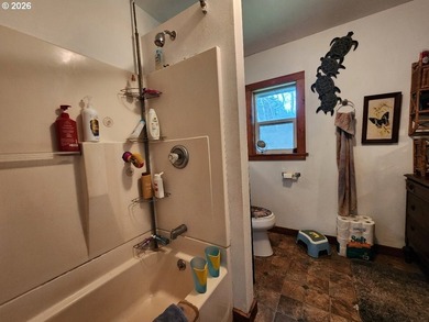 Tucked away among the Trees, this private Country retreat offers - photo 12
