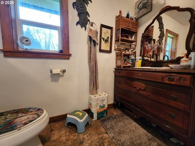 Tucked away among the Trees, this private Country retreat offers - photo 13