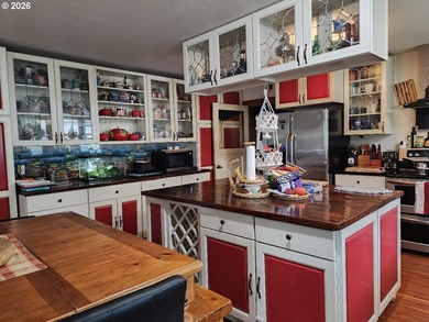 Tucked away among the Trees, this private Country retreat offers - photo 17