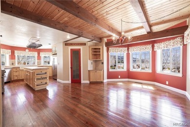 Welcome to this gorgeous Estate on over an acre of beautifully - photo 19