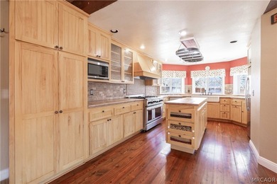 Welcome to this gorgeous Estate on over an acre of beautifully - photo 20