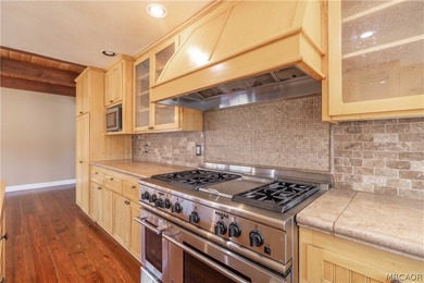 Welcome to this gorgeous Estate on over an acre of beautifully - photo 24