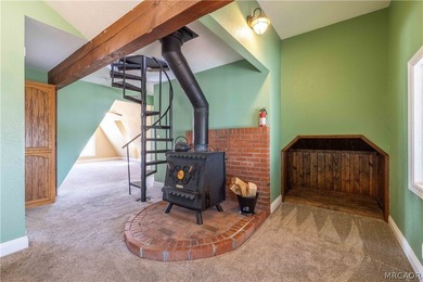 Welcome to this gorgeous Estate on over an acre of beautifully - photo 27