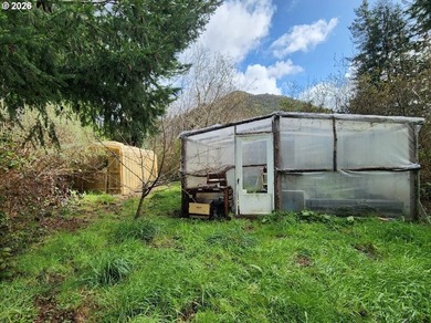Tucked away among the Trees, this private Country retreat offers - photo 28