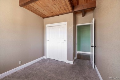 Welcome to this gorgeous Estate on over an acre of beautifully - photo 47
