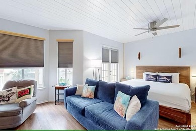 Renovated Beachside Studio with Gulf & Lake Views. Live the - photo 1