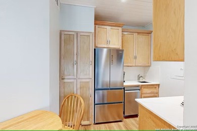 Renovated Beachside Studio with Gulf & Lake Views. Live the - photo 3