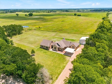 Escape to peaceful country living with this rare ONE STORY - photo 3