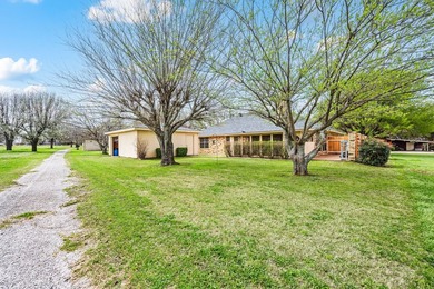Well maintained single story home in the lake community of - photo 25