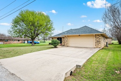 Well maintained single story home in the lake community of - photo 29