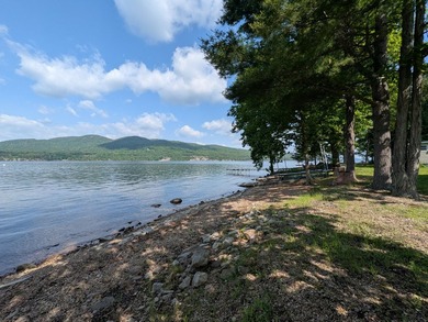 Looking for your summer getaway? This charming 3 bedroom, 1 bath - photo 3