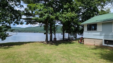 Looking for your summer getaway? This charming 3 bedroom, 1 bath - photo 4