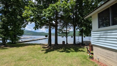 Looking for your summer getaway? This charming 3 bedroom, 1 bath - photo 5