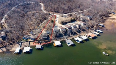 Nestled at the 8 MM in Buck Creek Cove, this lakefront retreat - photo 2