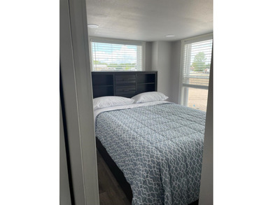 Enjoy lakefront living at its best in this charming tiny home - photo 4