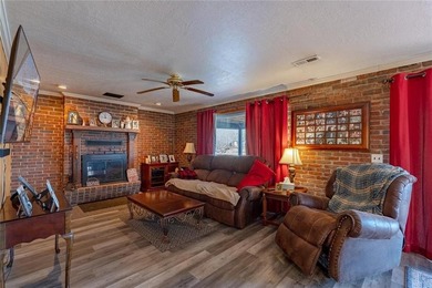 Nestled at the 8 MM in Buck Creek Cove, this lakefront retreat - photo 6