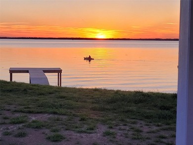 Enjoy lakefront living at its best in this charming tiny home - photo 7