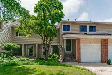 Lake Townhome/Townhouse For Sale in Buffalo Grove, Illinois