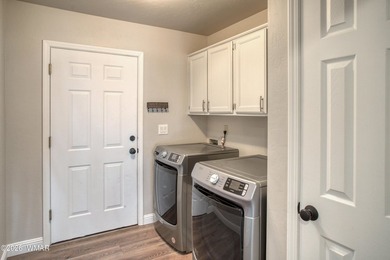 Welcome home to Country Club Manor ~ w/ NO HOA & a great split - photo 12