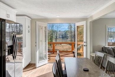 A renovated ranch on the shores of Poplar Creek. Privacy awaits