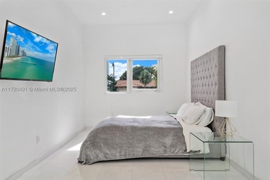 A DREAM HOME !! STUNNING NEW RENOVATIONS MODERN 4 BED / 3 BATH - photo 18