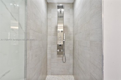 A DREAM HOME !! STUNNING NEW RENOVATIONS MODERN 4 BED / 3 BATH - photo 22