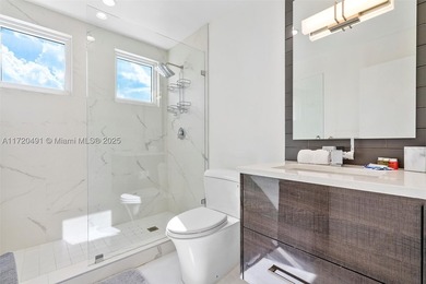 A DREAM HOME !! STUNNING NEW RENOVATIONS MODERN 4 BED / 3 BATH - photo 27