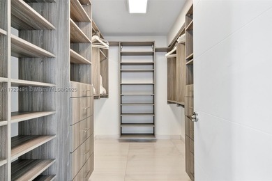 A DREAM HOME !! STUNNING NEW RENOVATIONS MODERN 4 BED / 3 BATH - photo 33