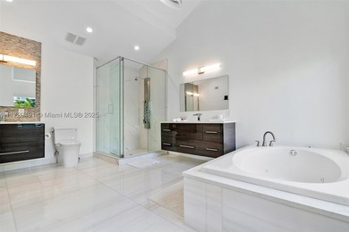 A DREAM HOME !! STUNNING NEW RENOVATIONS MODERN 4 BED / 3 BATH - photo 35