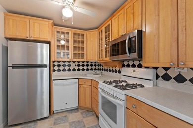 Bright and spacious 3rd-floor 2BR/2BA condo in the desirable - photo 8