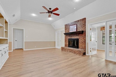 Looking for a well maintained and updated home in Hideaway? You - photo 7