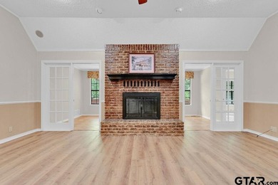 Looking for a well maintained and updated home in Hideaway? You - photo 9