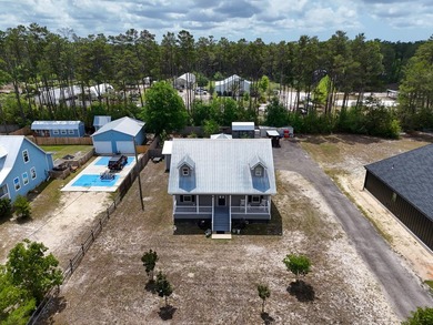 Welcome to your private coastal retreat! Built in 2017, this - photo 2