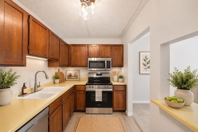 Welcome Home! Greenbrier Village has so many amenities, you can - photo 15