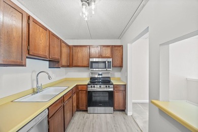Welcome Home! Greenbrier Village has so many amenities, you can - photo 16