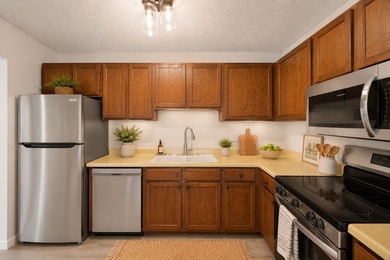 Welcome Home! Greenbrier Village has so many amenities, you can - photo 17