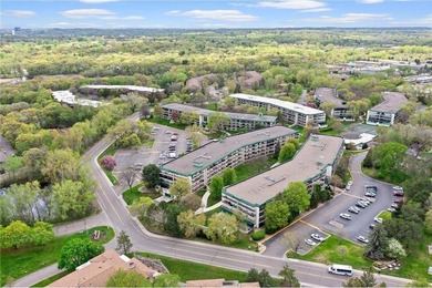 Welcome Home! Greenbrier Village has so many amenities, you can - photo 40