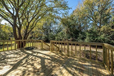 Welcome to this beautifully updated 4-bedroom, 2-bathroom mobile - photo 10