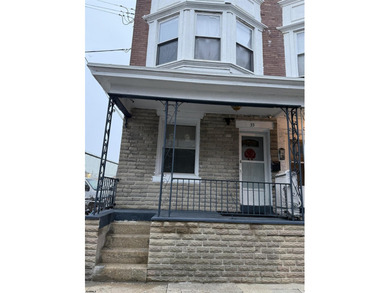 Investors delight. This 5 bedroom house can easily be used as a - photo 1
