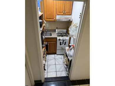 Investors delight. This 5 bedroom house can easily be used as a - photo 7