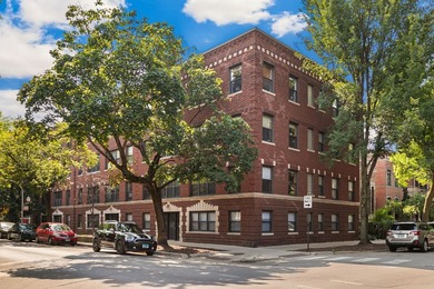 Charming, updated 2Br/1Ba home on residential block in hot - photo 1