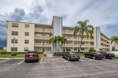 Lake Condo For Sale in Boca Raton, Florida