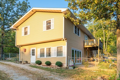 Country Home for Sale in Southern Missouri. This 3100+ square