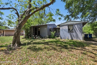 Charming and fully remodeled 2-bedroom, 1.5-bath home offering - photo 23