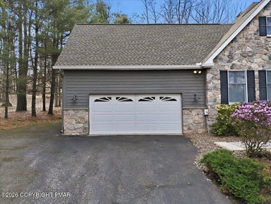 Welcome to your lakefront retreat in the heart of the Poconos - photo 32